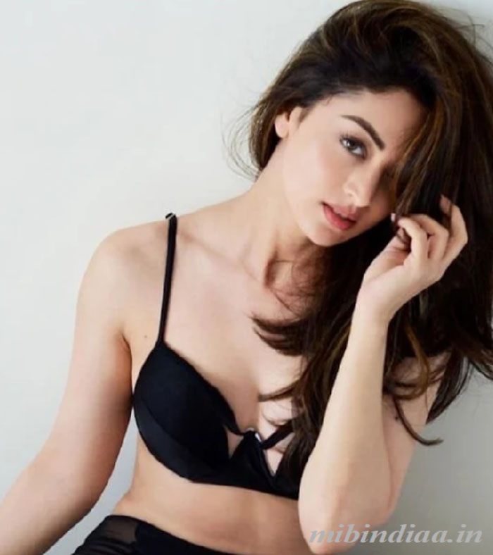 Actress Sandeepa Dhar Showing Beauty